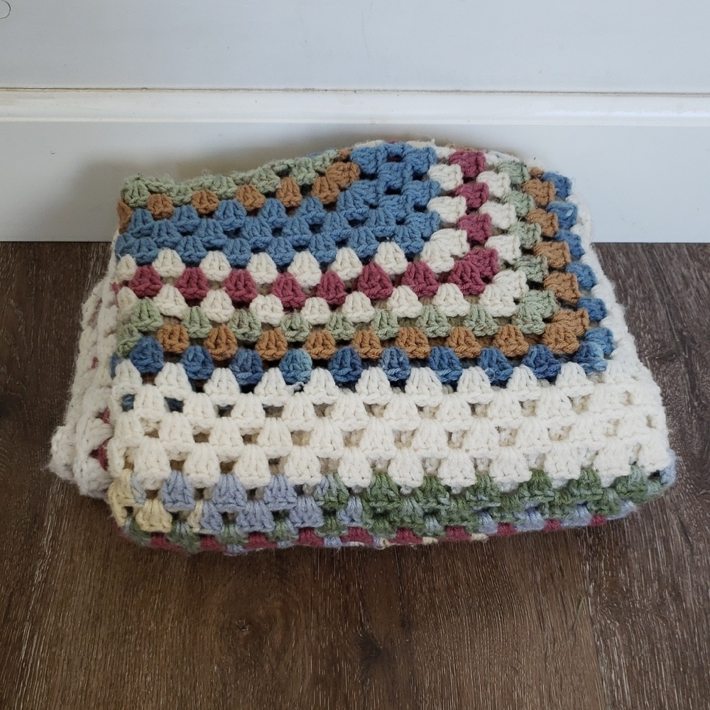 Handmade Vintage Cozy Multicolor Pastel Crochet Knit Blanket Afghan, 47 x 55